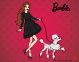 Barbie paseando a su mascota