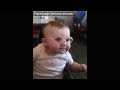 Un bebé flipa con su vista cuando le ponen gafas